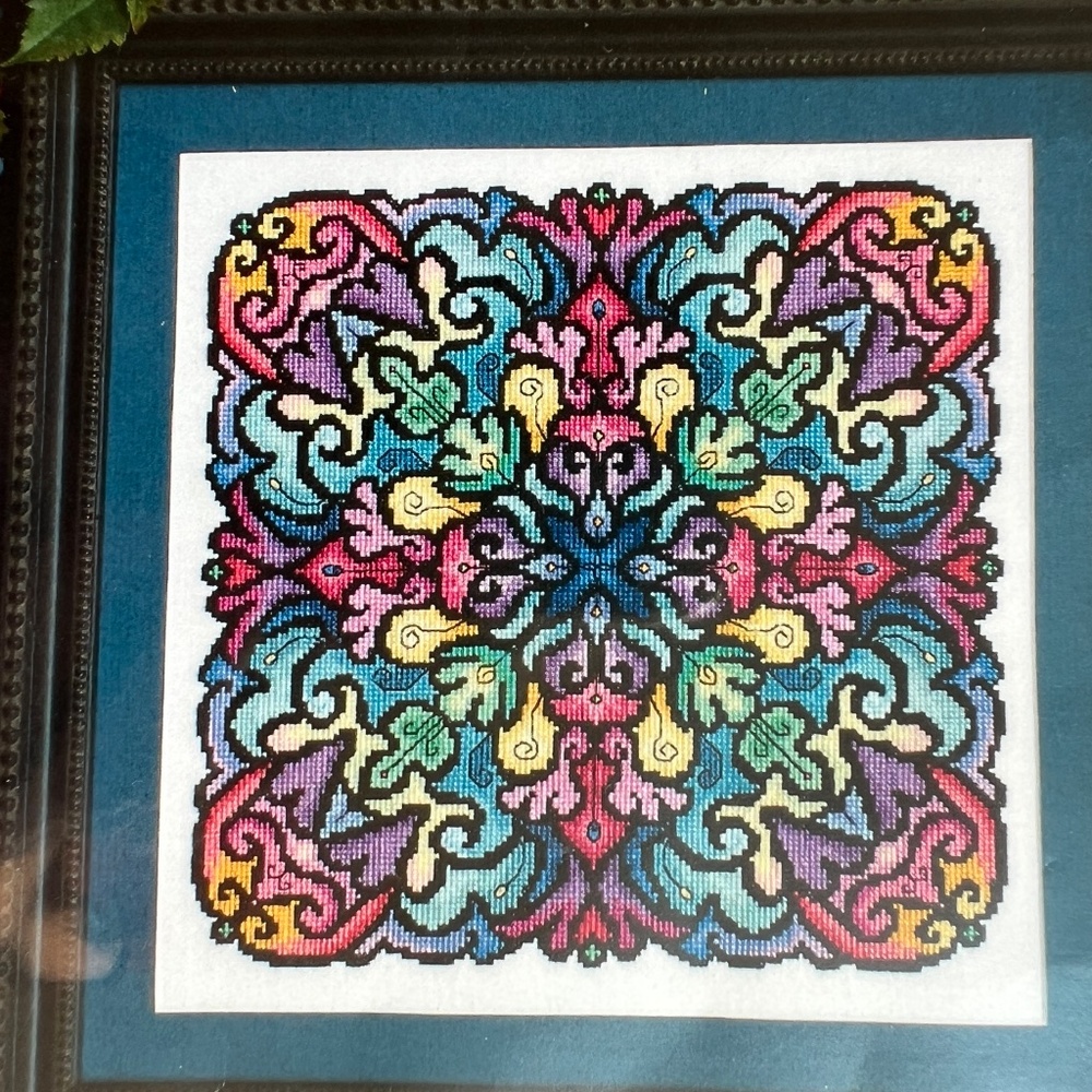 Ink Circles Kaleidoscope Cross Stitch Pattern Graph Booklet 2006 - Picture 2 of 4